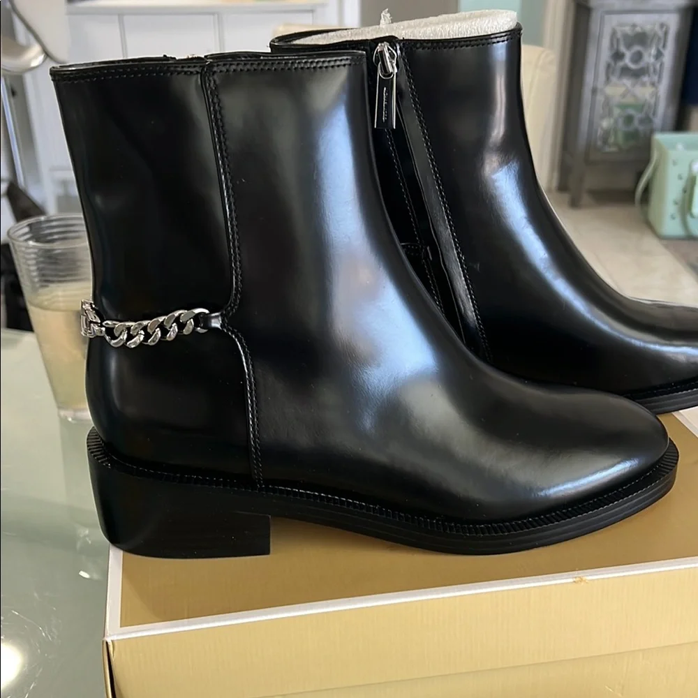 NWT Michael Kors Carlisle leather boot - Picture 5 of 6